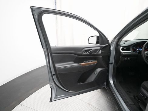 Used 2023 GMC Acadia SLE w/ Driver Convenience Package image 27