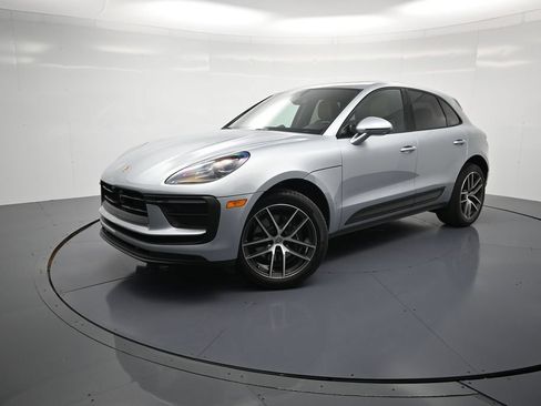 Used 2026 Porsche Macan AWD/4WD image 1
