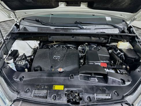 Used 2018 Toyota Highlander Limited FWD image 37