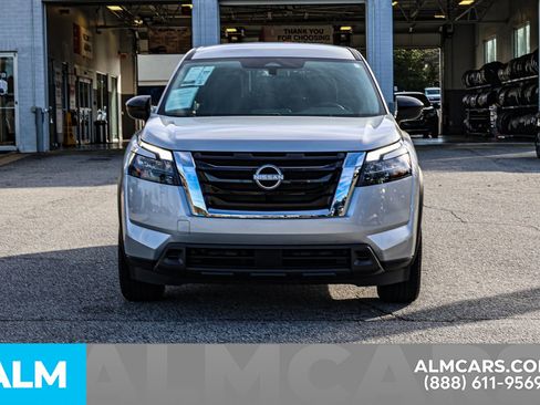 Certified 2025 Nissan Pathfinder S image 11