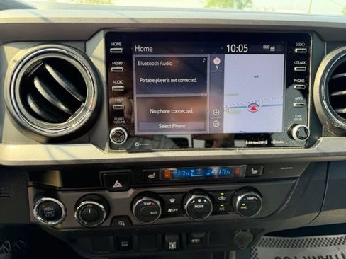 Used 2020 Toyota Tacoma SR5 AWD/4WD image 18