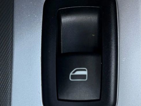 Used 2011 Dodge Nitro SXT image 25