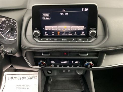 Used 2024 Nissan Rogue SV image 17