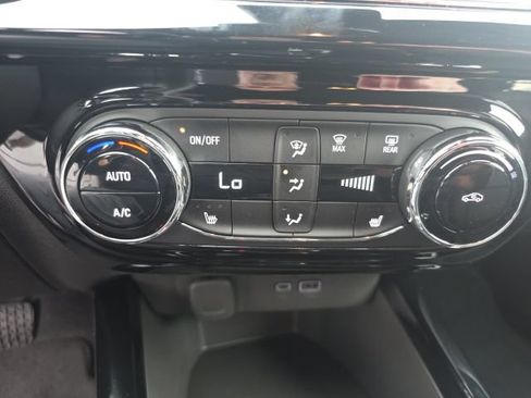 Used 2025 Chevrolet Trax RS w/ Driver Confidence Package FWD image 30