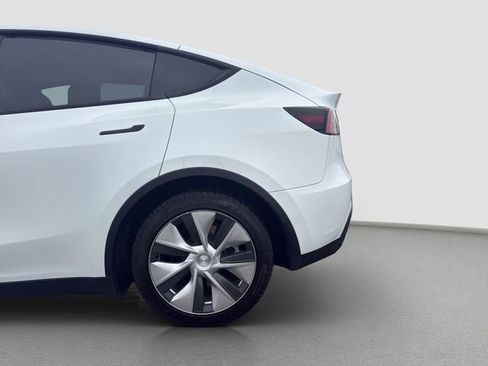 Used 2022 Tesla Model Y Long Range image 29
