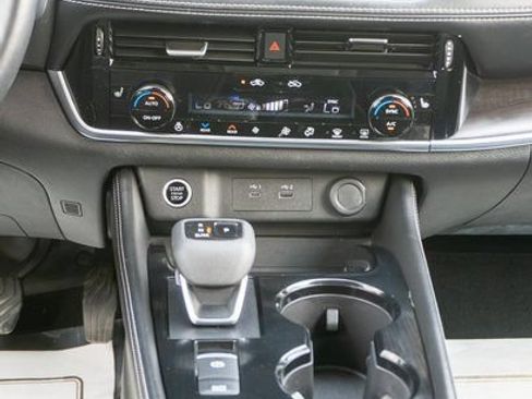 Used 2021 Nissan Rogue SL AWD/4WD image 16