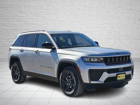 New 2026 Jeep Grand Cherokee Altitude AWD/4WD image 6