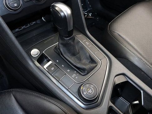 Used 2020 Volkswagen Tiguan SE image 20