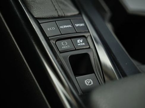 Used 2025 Toyota Camry SE FWD image 40