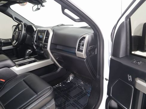 Used 2019 Ford F150 Lariat image 40