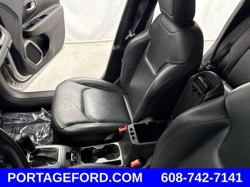 Used 2019 Jeep Renegade Limited w/ Quick Order Package 22P AWD/4WD image 19