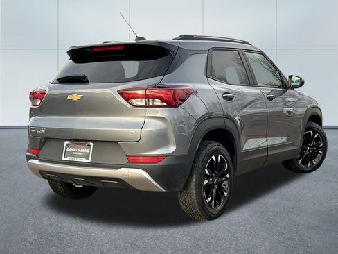 Used 2021 Chevrolet TrailBlazer LT image 2