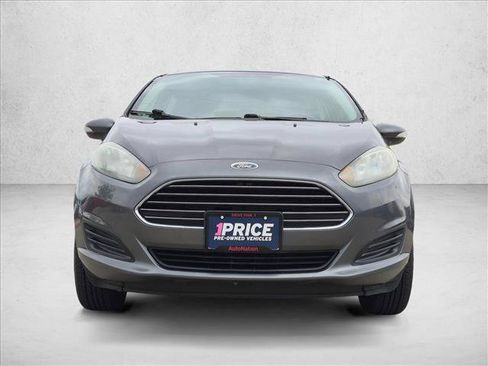Used 2015 Ford Fiesta SE FWD image 2