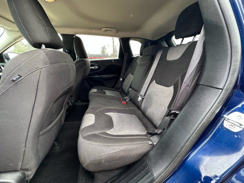 Used 2014 Jeep Cherokee Latitude w/ Cold Weather Group FWD image 10