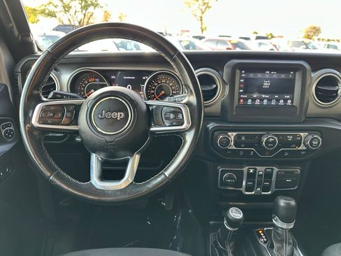 Used 2020 Jeep Wrangler Unlimited Sahara AWD/4WD image 12