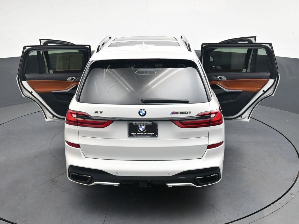 Used 2022 BMW X7 M50i AWD/4WD image 38