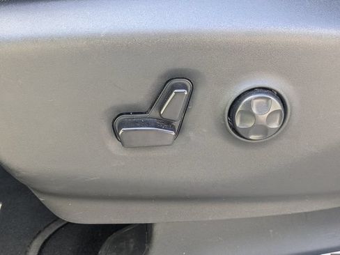 Used 2024 Chrysler Pacifica Limited FWD image 20