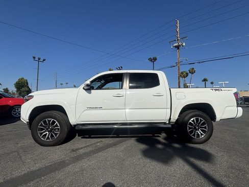 Used 2021 Toyota Tacoma TRD Sport w/ Technology Package RWD image 3