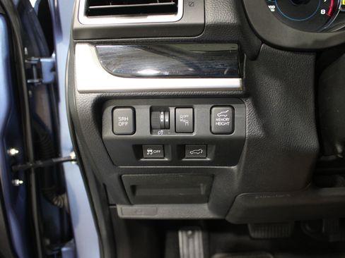 Used 2018 Subaru Forester 2.5i Touring AWD/4WD image 8