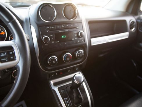 Used 2015 Jeep Compass Latitude image 13