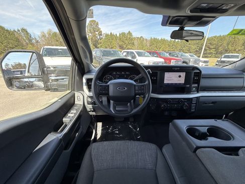Used 2025 Ford F250 XLT image 14
