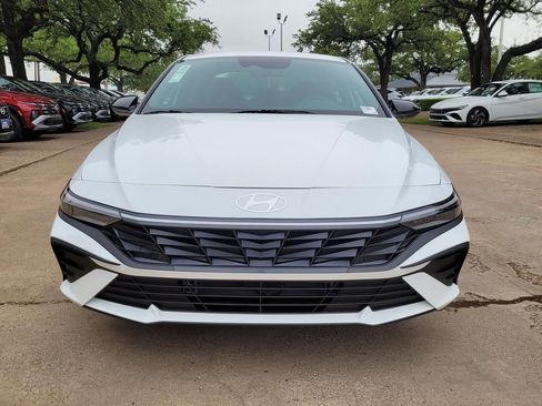 New 2025 Hyundai Elantra SEL image 7