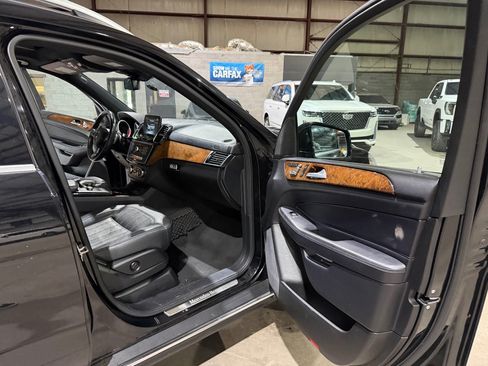 Used 2018 Mercedes-Benz GLS 450 4MATIC w/ Premium Package image 24