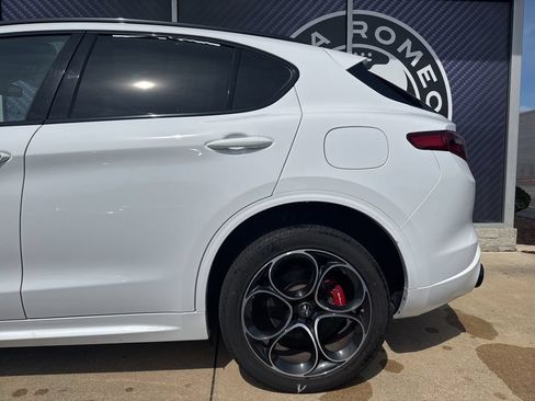 Used 2023 Alfa Romeo Stelvio Veloce AWD/4WD image 14