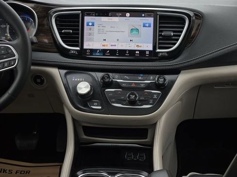 Used 2023 Chrysler Pacifica Limited FWD image 20