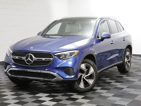 Used 2024 Mercedes-Benz GLC 300 4MATIC image 1