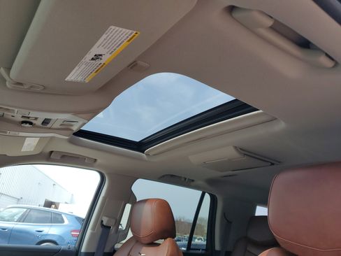 Used 2015 Cadillac Escalade Premium image 9