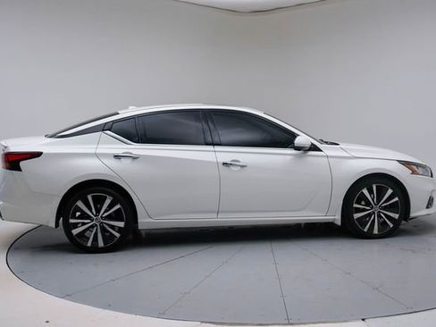 Used 2019 Nissan Altima 2.5 Platinum image 18