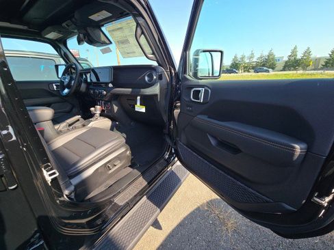 New 2025 Jeep Wrangler Sahara image 10