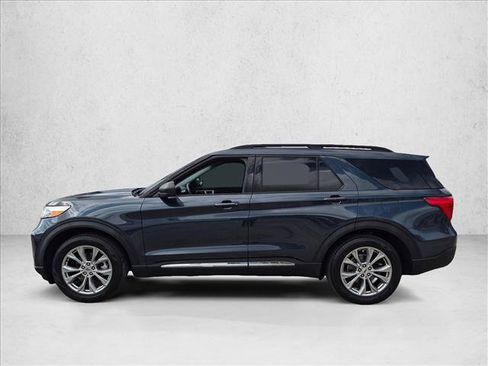 Used 2023 Ford Explorer XLT w/ Equipment Group 202A RWD image 8