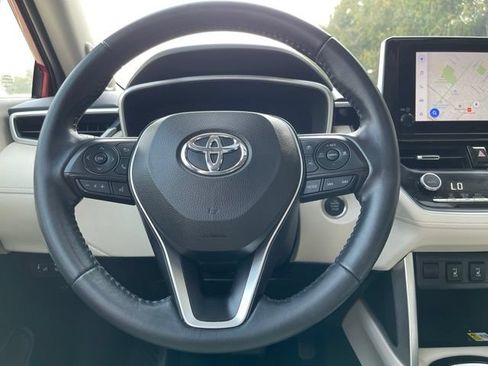 Used 2023 Toyota Corolla Cross XLE w/ Convenience Package AWD/4WD image 15