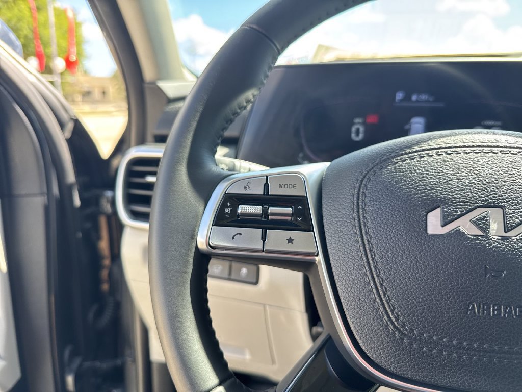 Used 2023 Kia Telluride EX w/ EX Captain's Chair Package FWD image 17