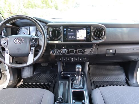Used 2018 Toyota Tacoma TRD Sport w/ Technology Package AWD/4WD image 24