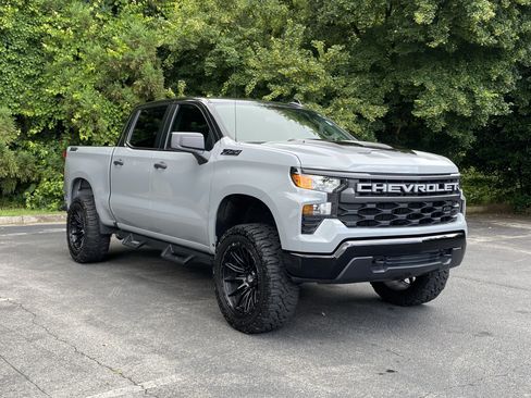 Used 2025 Chevrolet Silverado 1500 Custom Trail Boss w/ Dark Appearance Package AWD/4WD image 2
