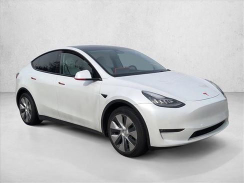 Used 2021 Tesla Model Y Long Range image 3