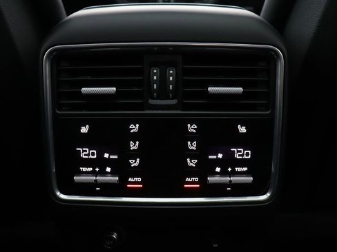 Used 2021 Porsche Cayenne Coupe image 35