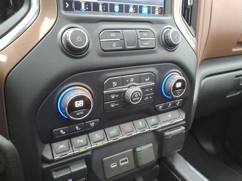 Used 2021 Chevrolet Silverado 1500 High Country w/ Technology Package AWD/4WD image 20