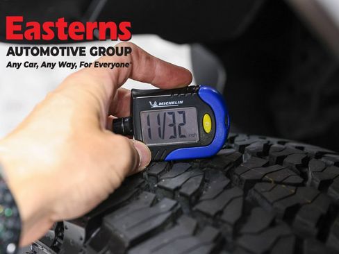 Used 2023 Jeep Wrangler Unlimited w/ Sun & Screen Package AWD/4WD image 27
