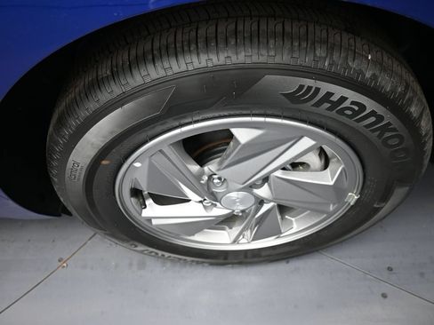 Certified 2025 Hyundai Elantra SE FWD image 15