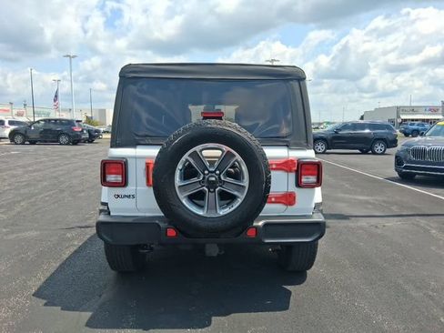 Used 2022 Jeep Wrangler Unlimited Sahara w/ Cold Weather Group AWD/4WD image 10