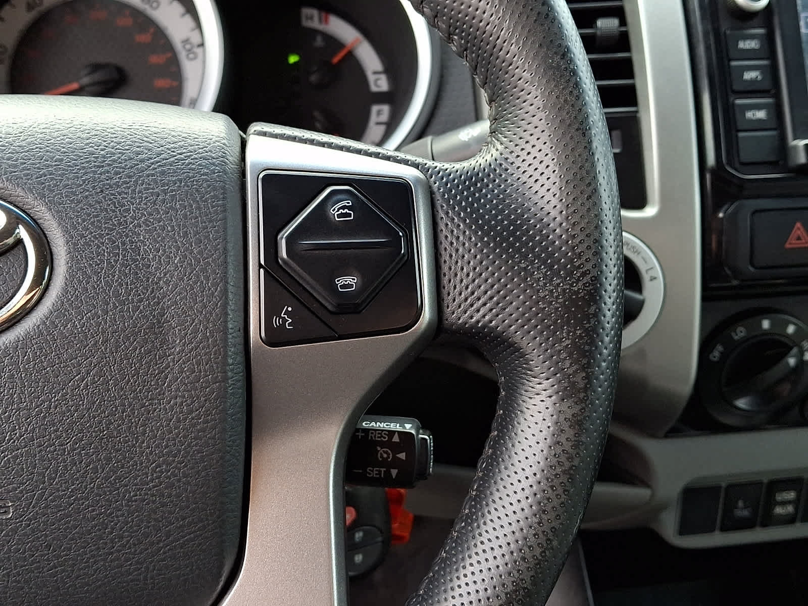 Used 2015 Toyota Tacoma 4x4 Double Cab w/ TRD Off-Road Package image 22