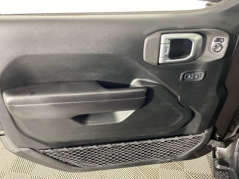 Used 2020 Jeep Wrangler Sport AWD/4WD image 13