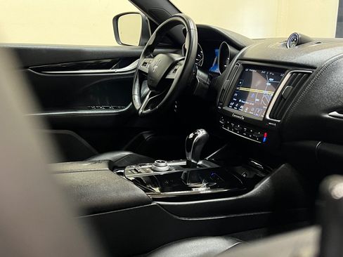 Used 2018 Maserati Levante AWD/4WD image 13