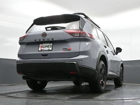 Used 2025 Nissan Rogue SV AWD/4WD image 40