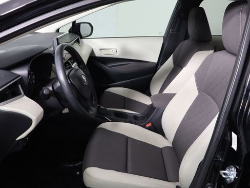Used 2025 Toyota Corolla LE FWD image 16
