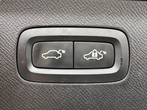 Used 2017 Volvo XC90 T6 Momentum w/ Vision Package image 50